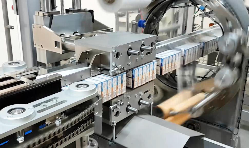 Continous stretch-film wrapping of fish fingers in cartons